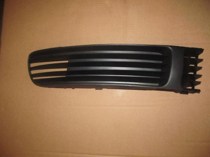 Vw passat 1997-2000 (b5 body) right side bumper grill (towing hook cover)