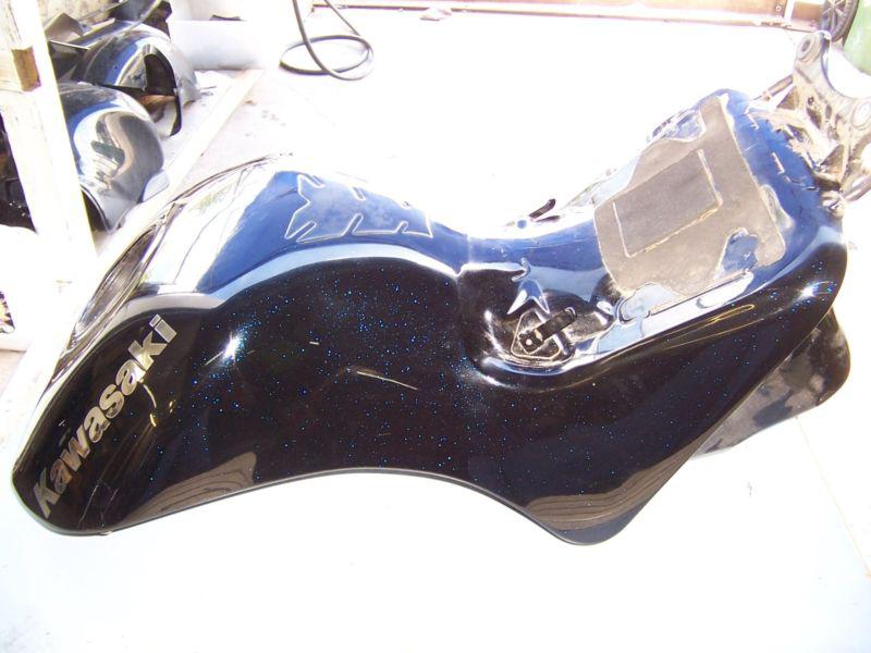 052 kawasaki zx14 zx 14 07 08 09 10 11 fuel tank gas tank petro damaged