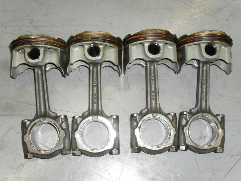 Honda cbr929rr 4 x pistons and connecting rods  929rr 00 01 200 2001 cbr 929 rr