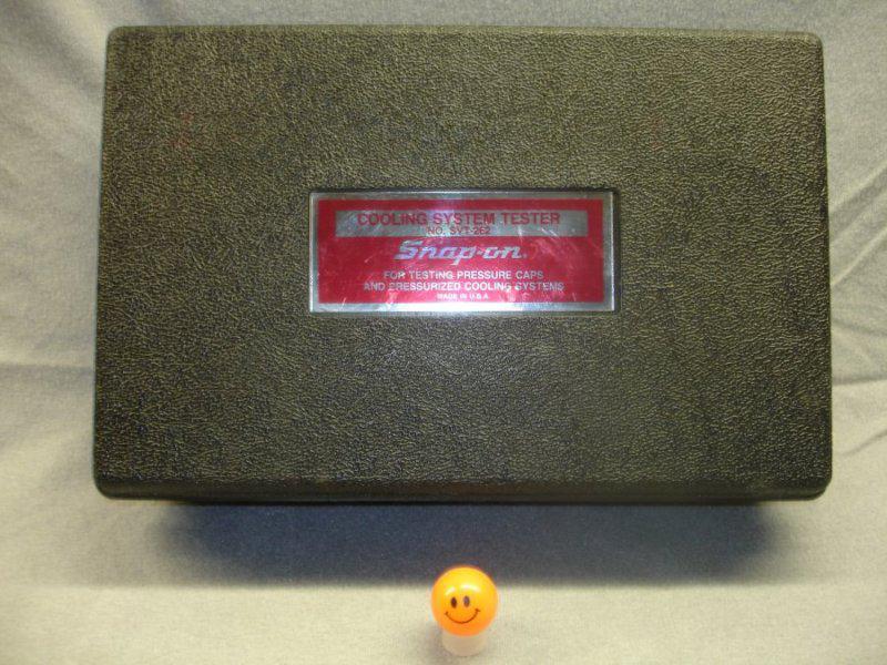 Snap-on radiator/cooling system pressure tester svt-262 with case & accessories