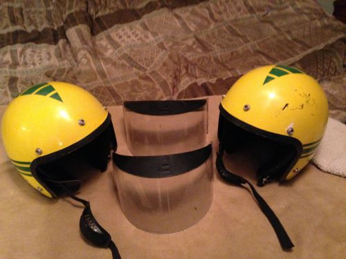 Two john deere snowmobile helmet&#039;s size l?