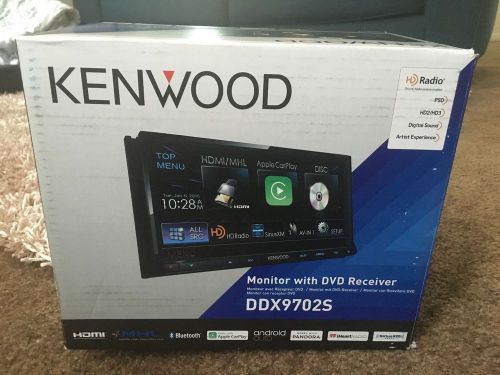 Kenwood monitor with dvd receiver (touch screen) apple car play/android auto