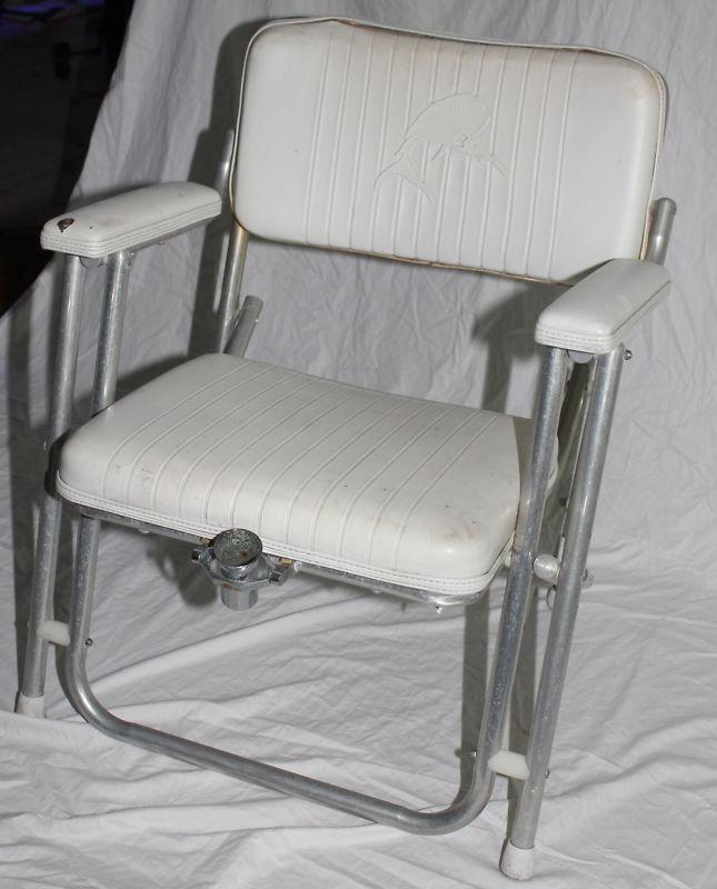 Garelick mariner boat deck chair folding seat white with gimbal rod holder