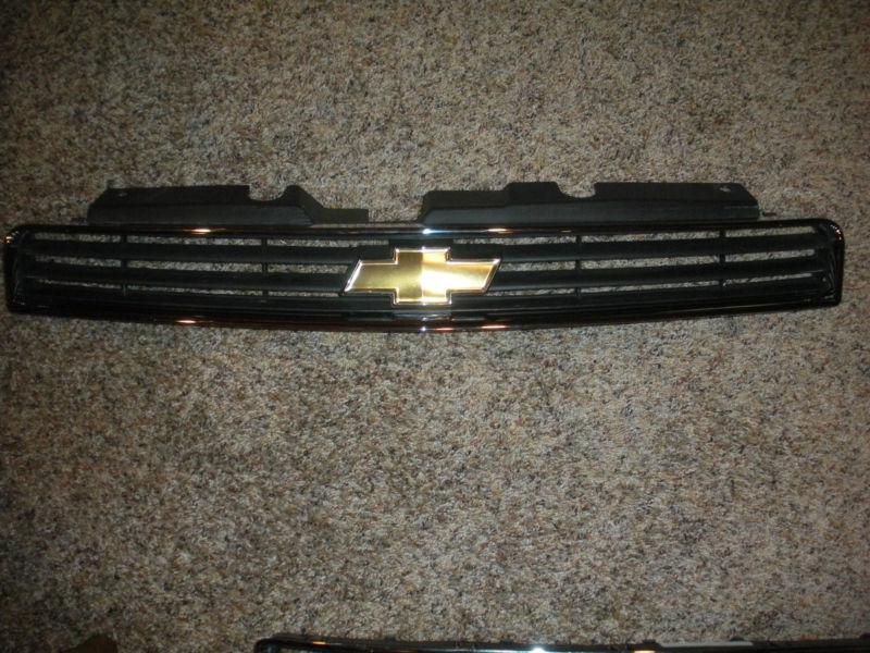 06-11 chevy impala front upper grille with emblem