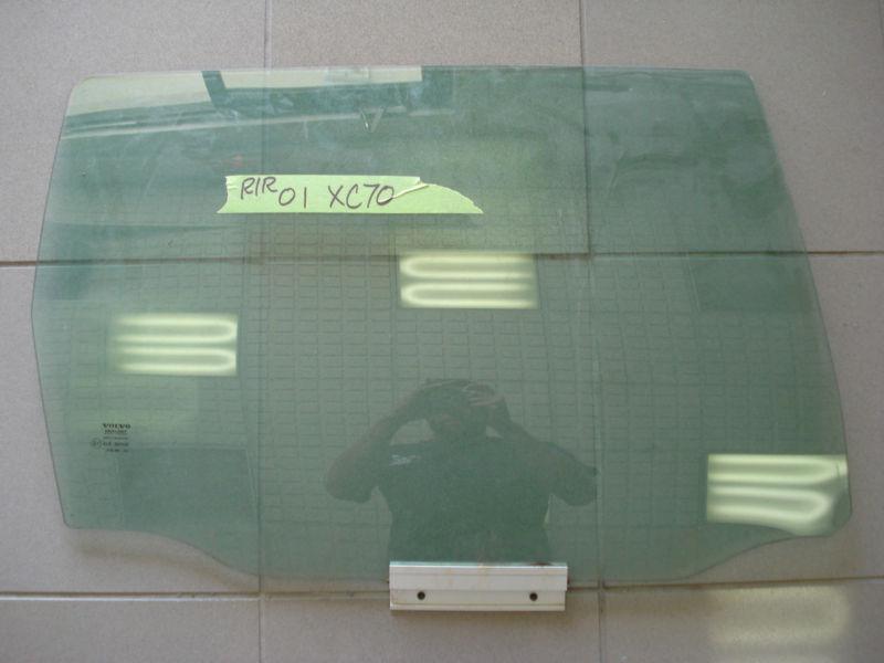 Volvo oem right rear door glass v70 xc70