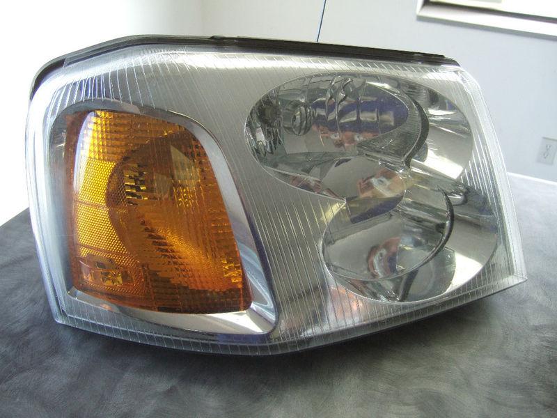 2006 gmc envoy passenger headlight halogen