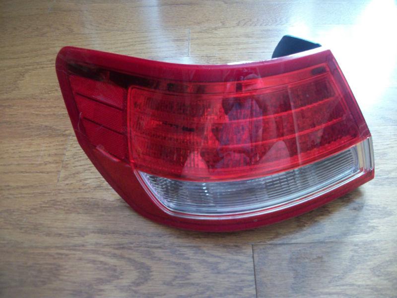 2010 lincoln mkz left taillight oem nice!