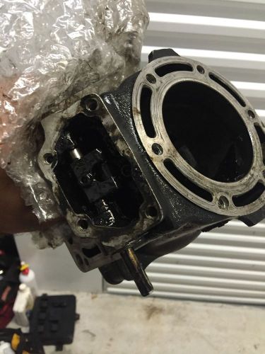 Yamaha gp 1200 66v front cylinder broken