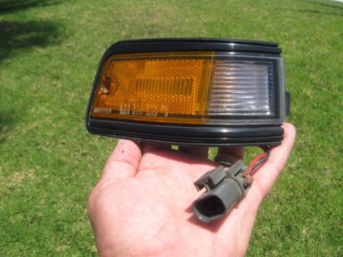 84-88 nissan s12 200sx silvia right passnger side corner light front turn signal