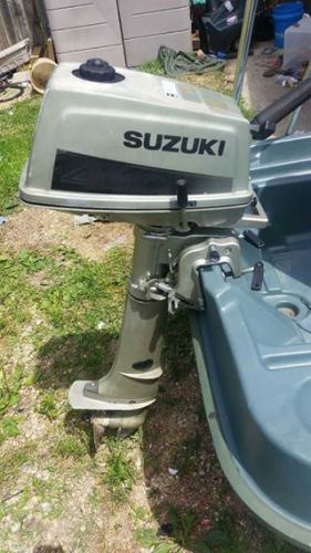 Suzuki 4 hp dt4 outboard  motor