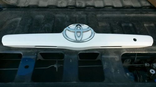 Toyota camry 07 08 09 10 11 emblem garnish trunk liftgate tailgate oem molding