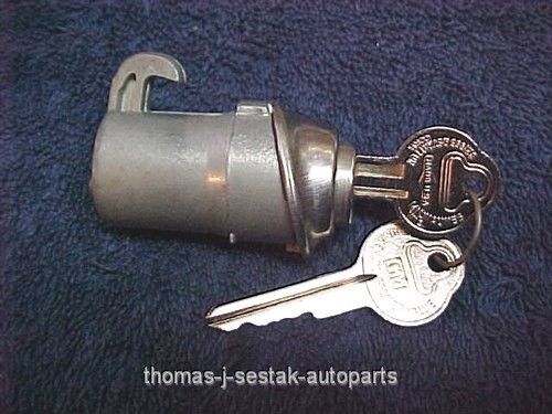 Nos glove lock &amp; retainer &amp; gm briggs &amp; stratton keys 1938 buick - part #80619