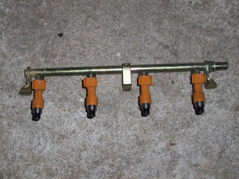 05-06 cbr 600rr fuel rail injectors nozzles