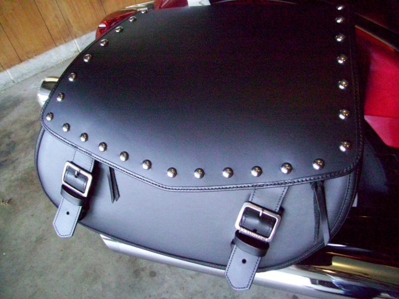 Us saddlebag co.-off 2012 yamaha 950 vstar, leather with brackets-2 mos. old
