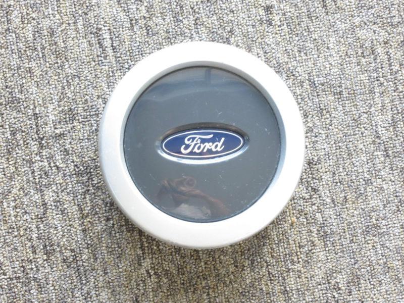 Factory ford center cap, fits on expedition years 2003 - 2006 s.u.v.