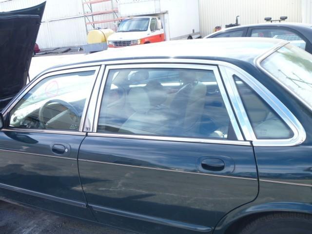 98 99 00 01 02 03 jaguar xj8 l. quarter glass  