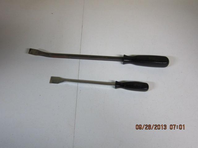 Snap on tools 12" scraper & 18" pry bar black handle