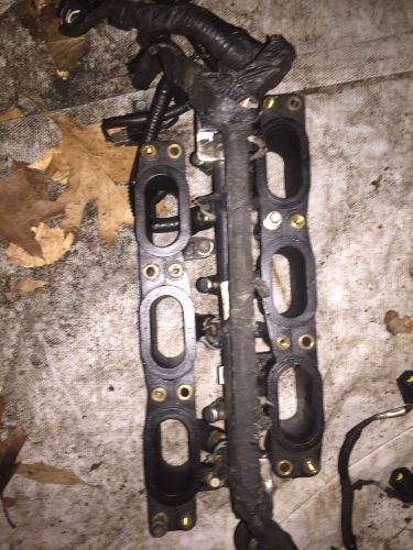 01 02 03 04 ford escape fuel injection rail with injectors