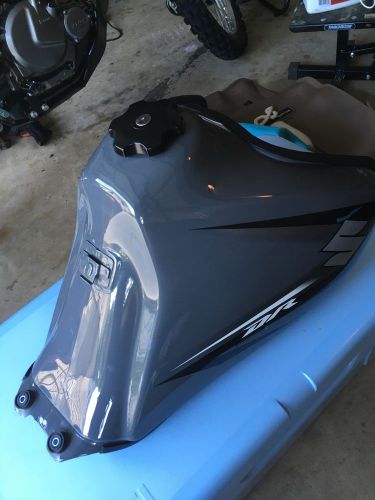 Dr650 oem gas tank gray with locking cap like new!