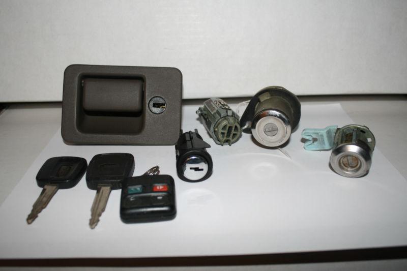 1999 lincoln town car keys and lock set /ignition/door/trunk/glove door