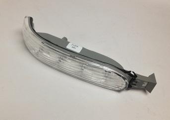 New genuine mercedes w163 right turn signal light in mirror housing oem