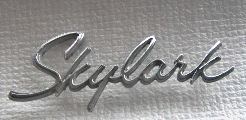 64 65 buick skylark trunk 4 spade pins emblem 1965 1964 script badge trim