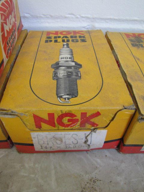 Vintage nos ngk spark plugs p/n br5es-ll for motorcycle