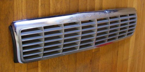 Original 1993-1994-1995-1996 chevrolet caprice radiator grille