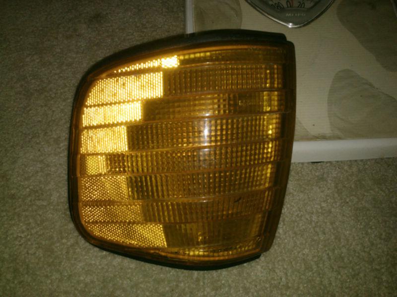 1305233081 mercedes left front turn signal 