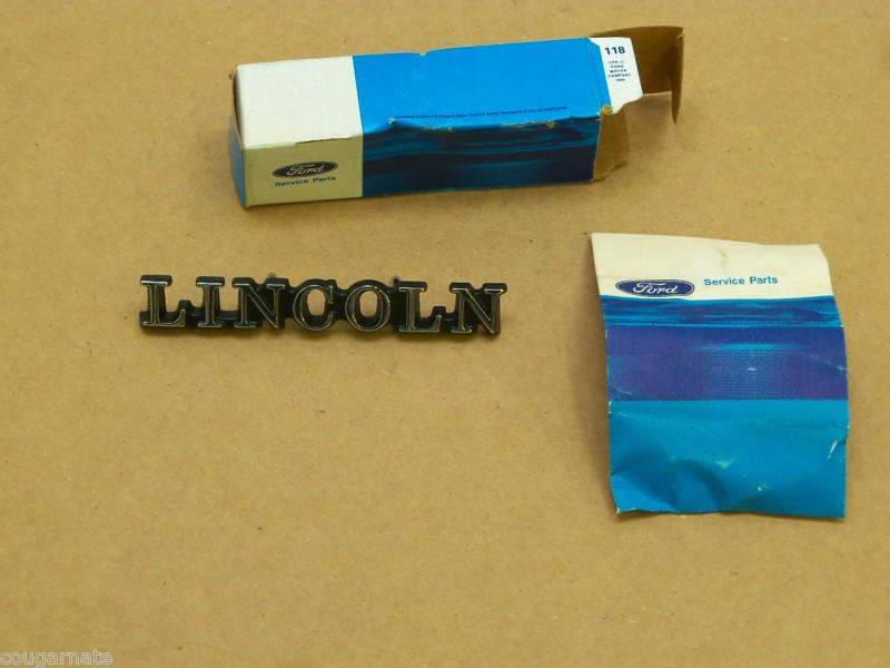 Nos 1981-82 lincoln luggage compartment nameplate "lincoln"