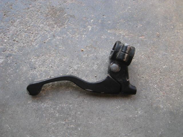 1983 yamaha yz80 - right handle bar perch and lever
