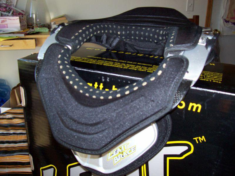Leatt moto gpx sport carbon fiber neck brace medium silver black