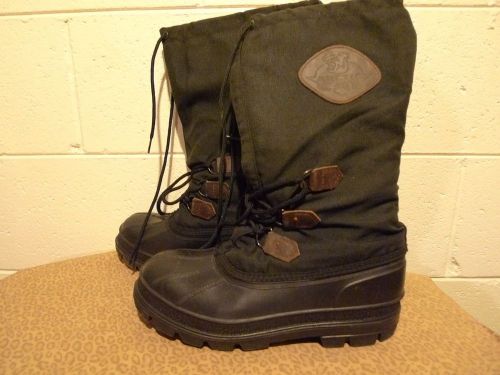 Vintage arctic cat snowmobile boots  size 7 ( these are a large size 7) canada