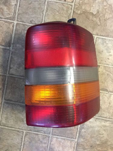 1993 1994 1995 1996 1997 1998 jeep grand cherokee right tail light