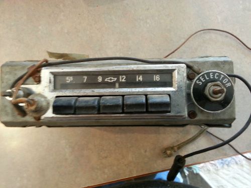 Vintage chevrolet 12 volt am radio