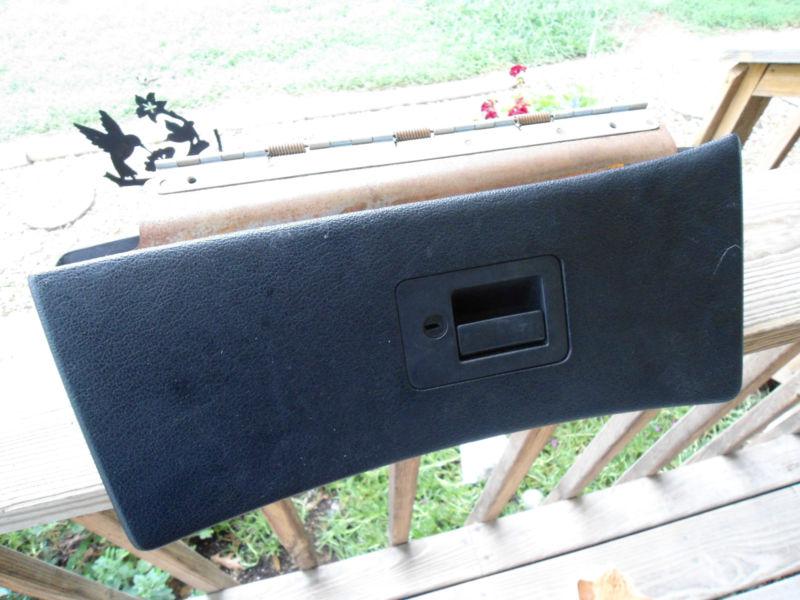 1994 mustang gt convertible glove box door black complete with hinge and handle