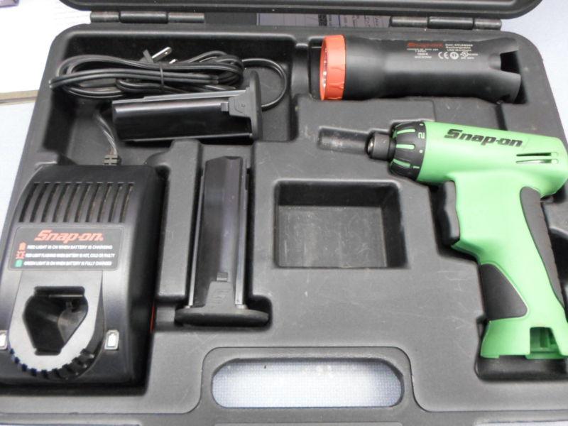Snap on cts561cl screwdriver kit green with led flashlight cts561clg used