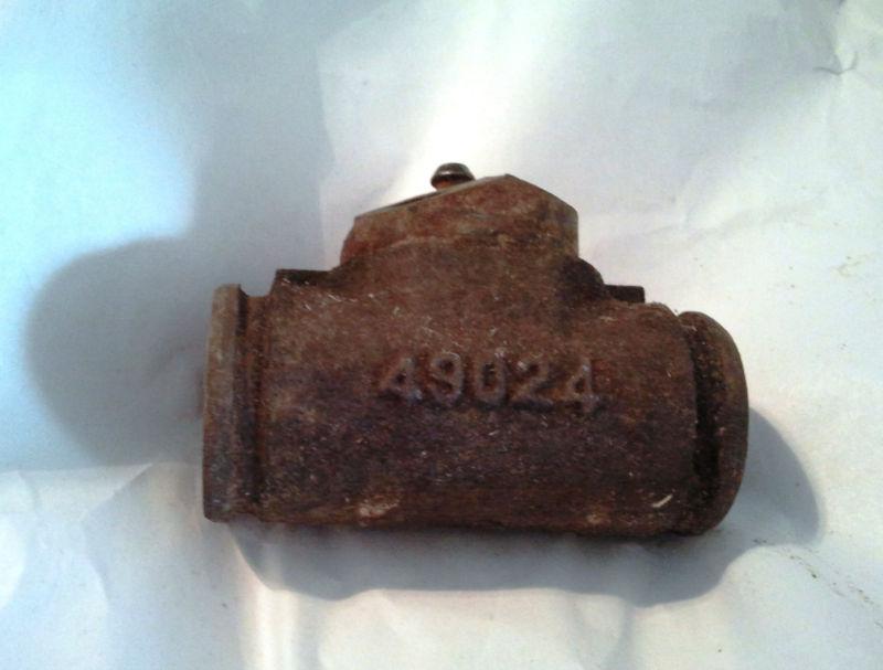 Vintage used wheel cylinder 49024 dodge, chrysler products, plymouth