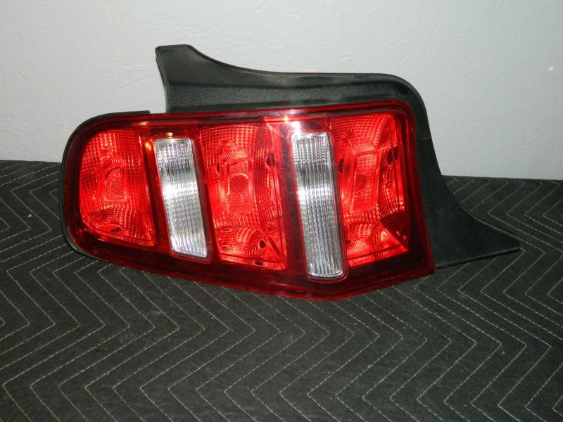 Oem 2010-2012 ford mustang left/driver tail light assembly