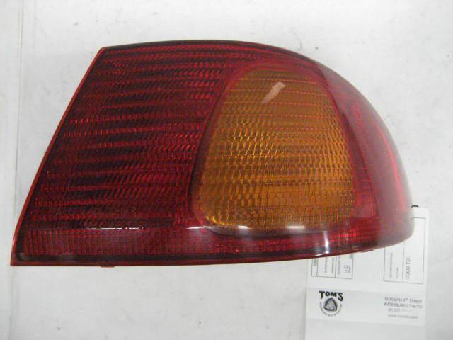 Tail light corolla 98 99 00 01 02 quarter mounted right 340175