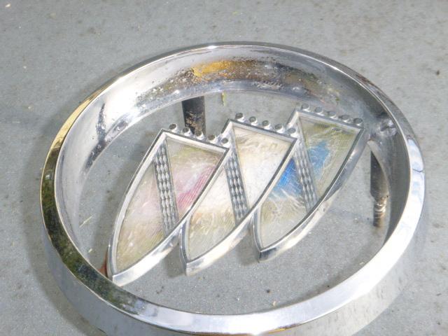 1961 buick invicta grill emblem