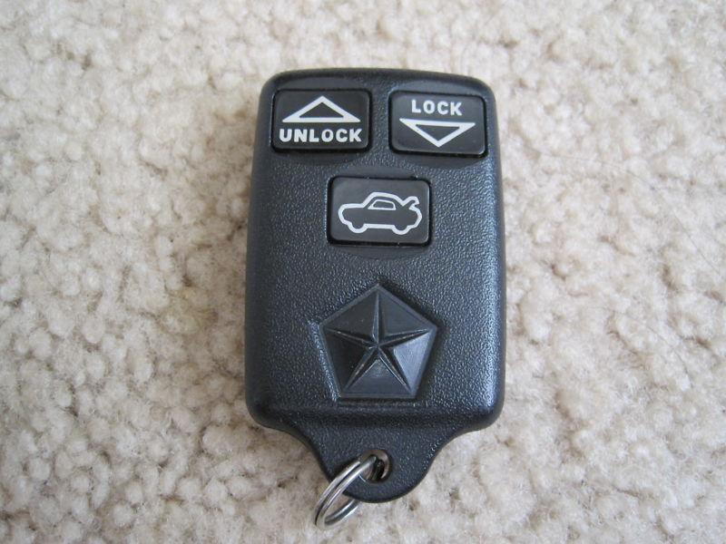 Chrysler keyless entry remote key fob transmitter 04469341 gq43vt5t 1470 k1119