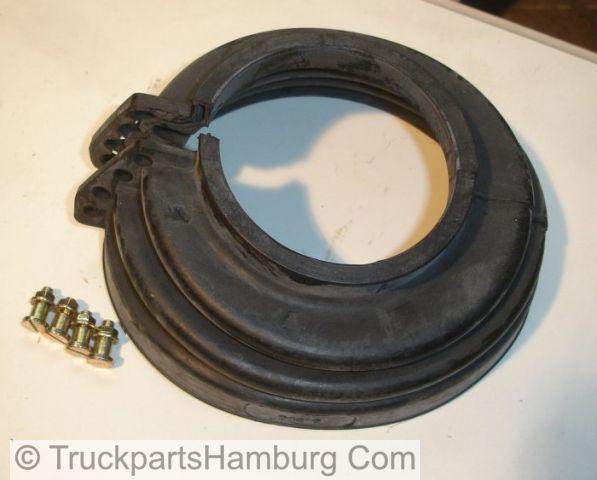 4 axle boots for pinzgauer 710 and 712 with nuts and bolts.