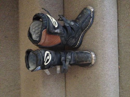 Motorcycle riding boots