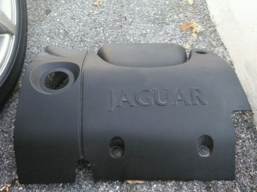Oem jaguar s-type 03 04 05 06 07 08 engine cover almost perfect condition
