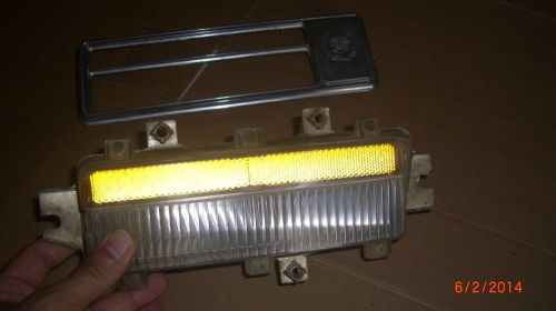 1970 front fender side marker cornering light fixture assembly vg condition
