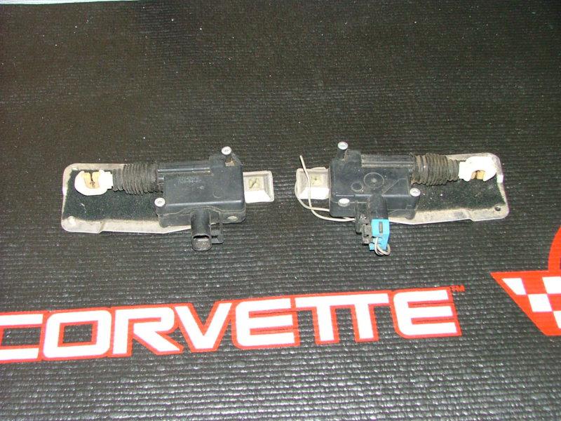 1994-1996 corvette c4 5.7 lt1 drivers & pass. doorlock actuator w/ mount plates 