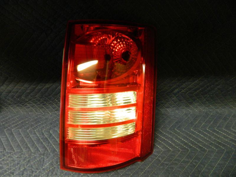 Oem chrysler town and country right passenger side tail light 2008-2010