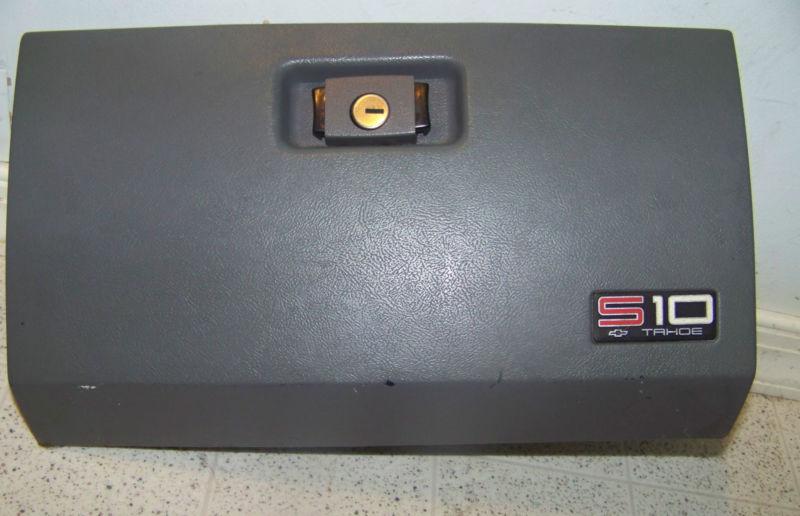 1993 chevy s10 blazer oem glove box, dash board glove compartmen​t lid,  (83-93)
