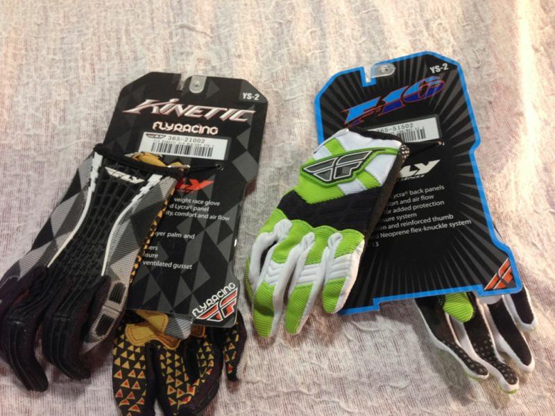 2 pair fly youth gloves 1 sz1 1 sz2 new w/tags no reserve never worn as shown